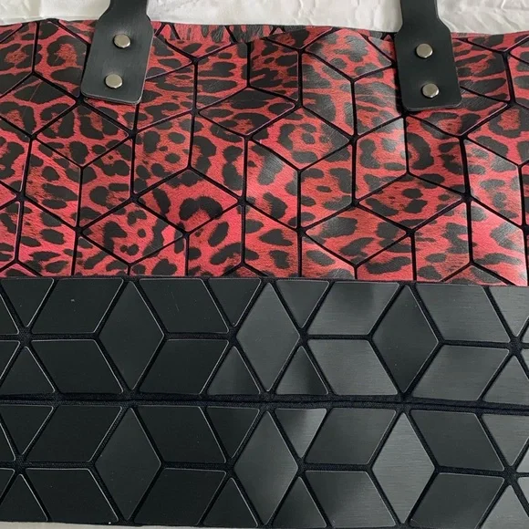 PATRIZIA LUCA Tote Bag Two-Tone Cheetah Red Matte Black Slanted Square Geometric - Picture 6 of 16